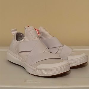 Brand New Vans Men 8/Woman’s 9.5 Sneakers